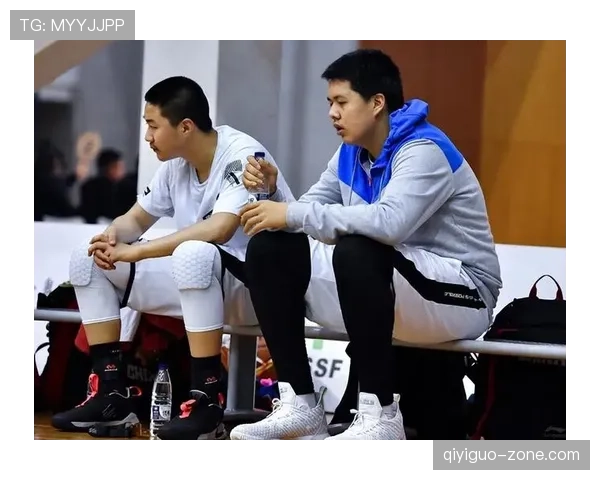 了解替补席管理规则：教练和球员在场下的行为规范与处罚